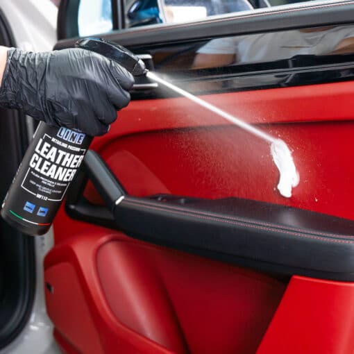 Maniac Line Leather Cleaner Action 1